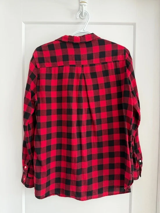 H&M Men’s Red and Black Buffalo Plaid Button-Down Shirt - Picture 2 of 4